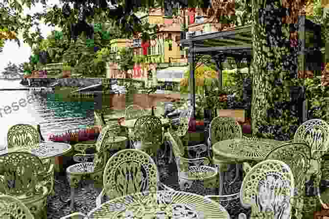 Caffè Varenna With Outdoor Seating In The Main Square One Day In Bellagio: From Milan (One Day From Milan 4)